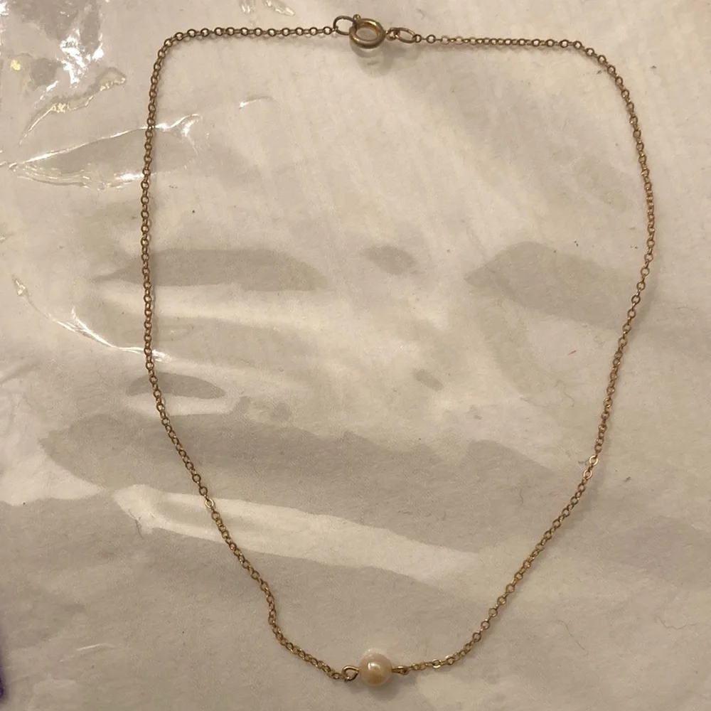🐸Children’s 15” gold tone NECKLACE with single cultured PEARL and simple catch